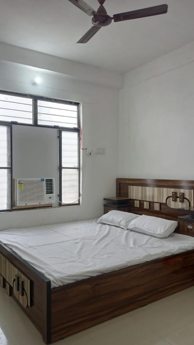 Sriram Homestay 01 Km To Sri Ram Mandir Ayodhya Exteriör bild