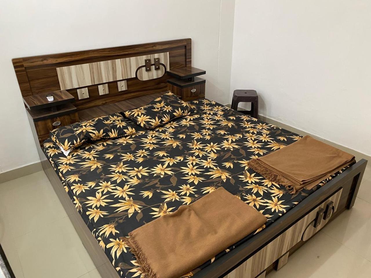 Sriram Homestay 01 Km To Sri Ram Mandir Ayodhya Exteriör bild